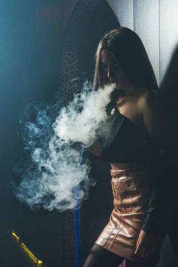 Дівчина курить кальян на аву (30 фото)