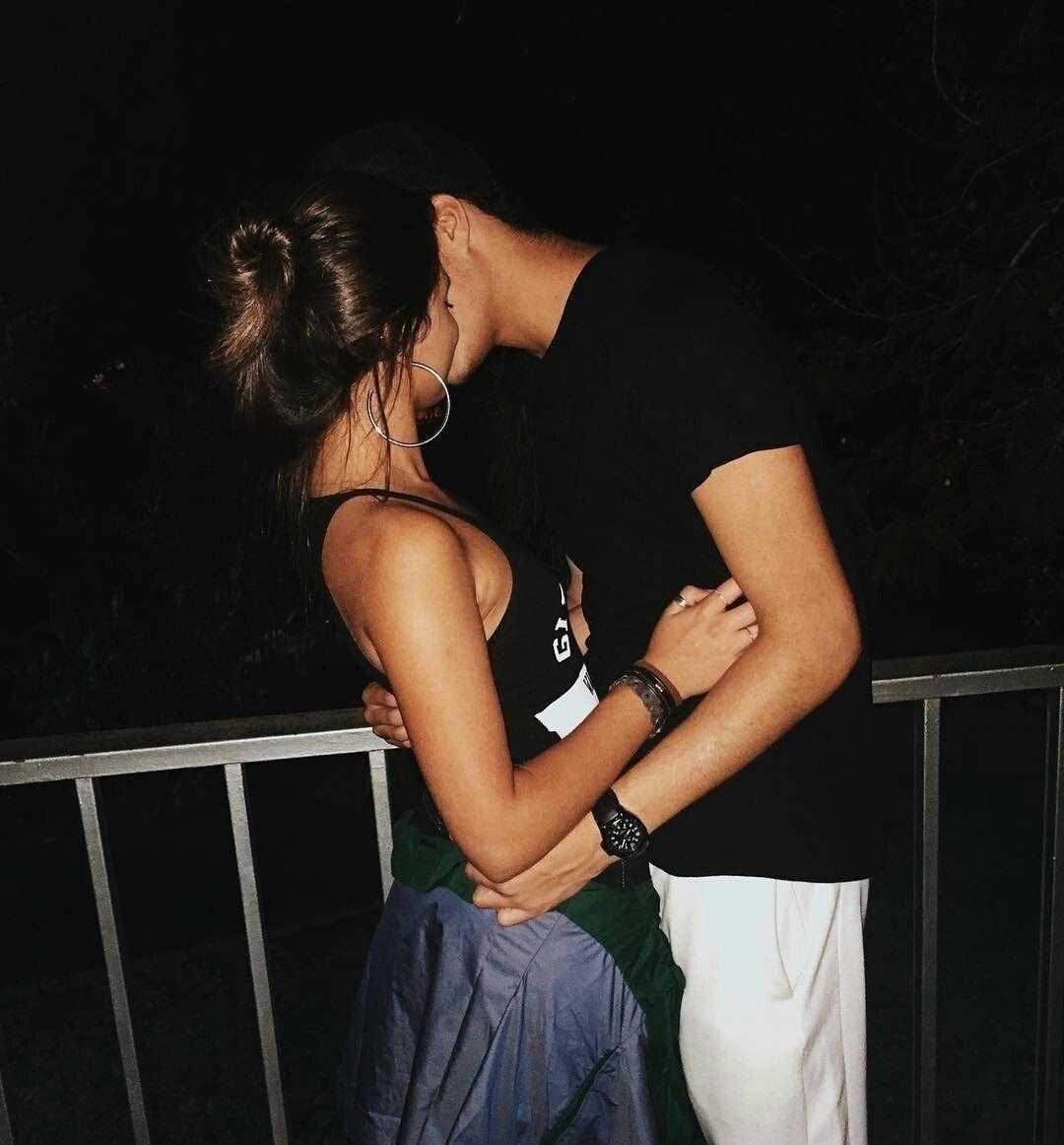 Фото поцілунку хлопця і дівчини без особи на аву (36 фото)