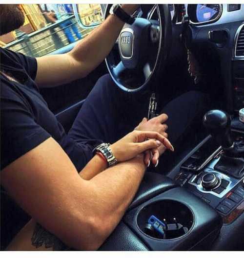 Картинки — парень держит за руку девушку в машине на аву (31 фото)