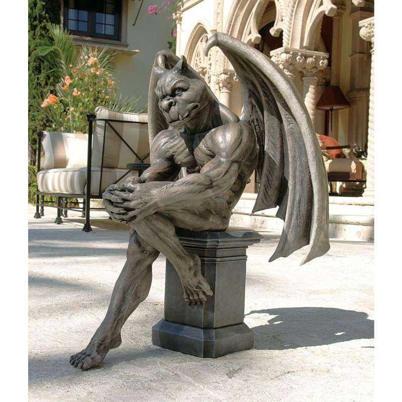 Статуя горгульи Питер