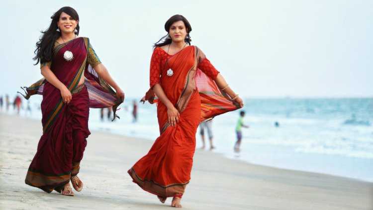 Женщины в Сари на улицах Индии
