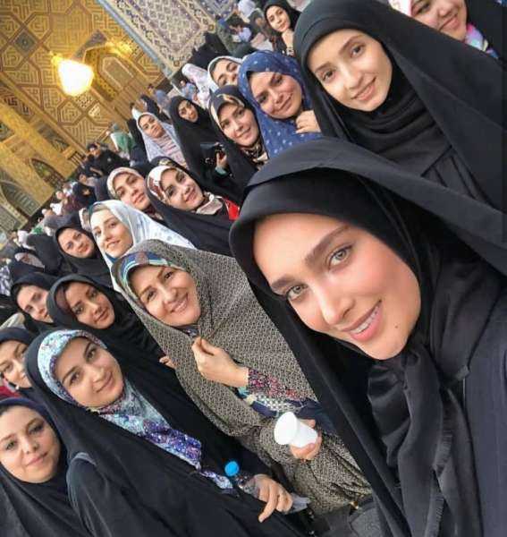Иранские девушки в красивом хиджабе