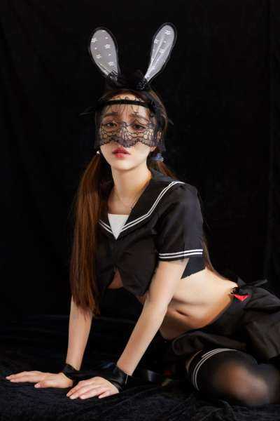 Азиатки в костюме кролика
