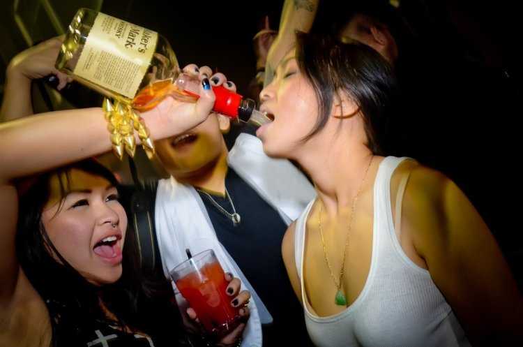 Пьяные азиатские девушки