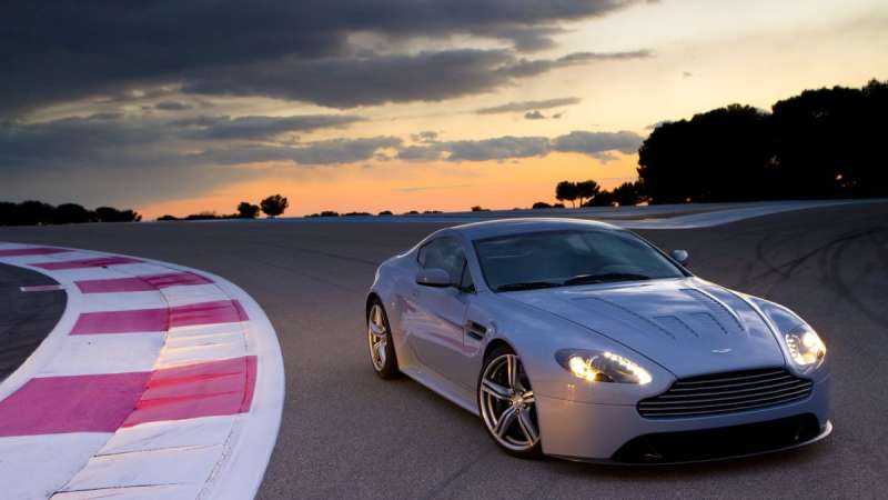 Aston Martin 30