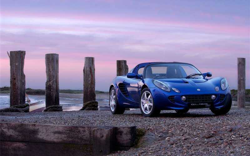 Синяя машинка Lotus Elise
