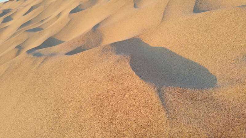 Прибрежный песок