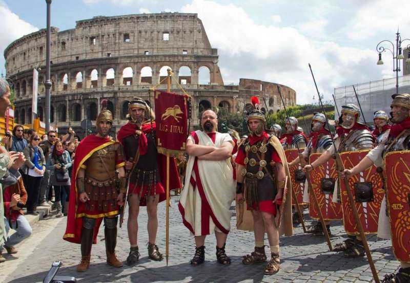 Древний Рим праздники Колизей