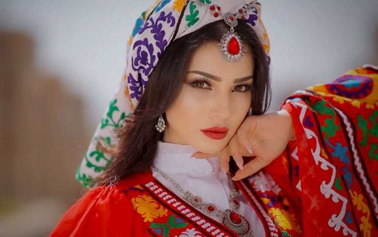 Чакан девушки Таджикистана