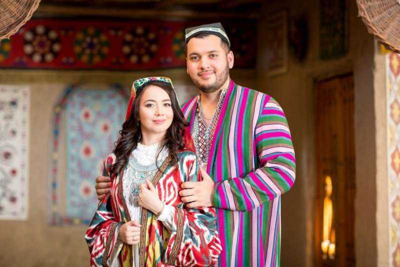 Узбек в национальной одежде