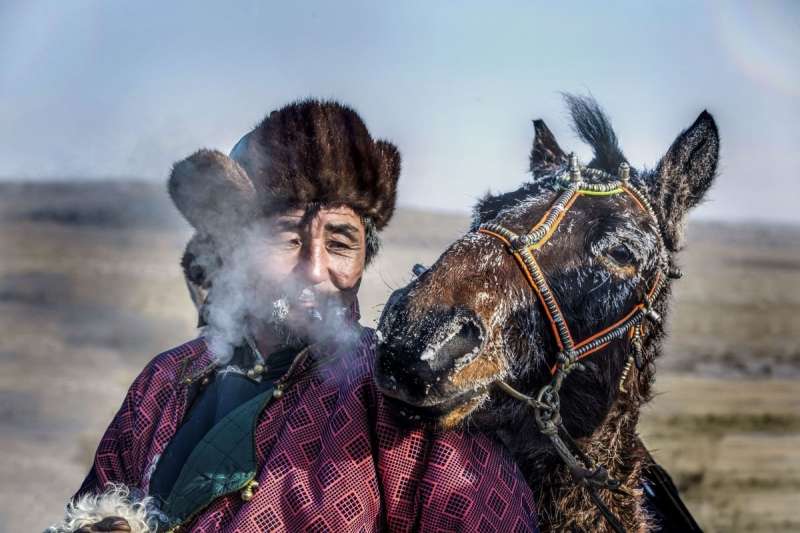 Монгол на коне