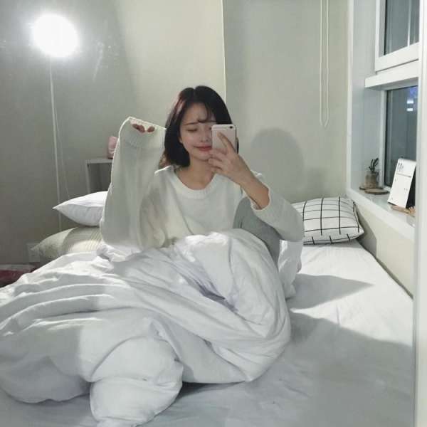 Кореянка в кровати
