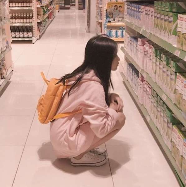 Корейские девушки в магазине